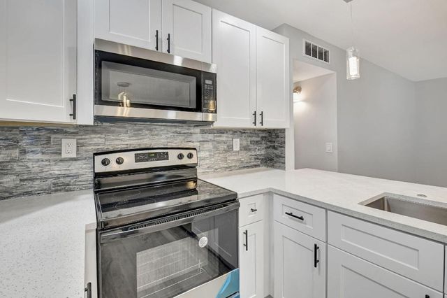 909 S Flanders S, Delray Beach, FL 33484