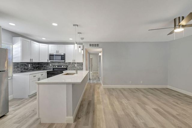 909 S Flanders S, Delray Beach, FL 33484