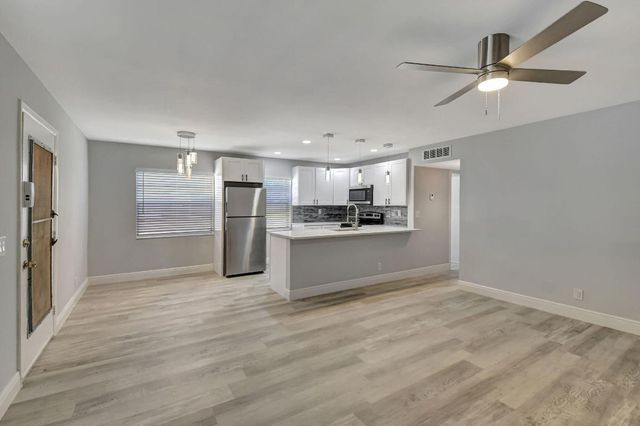 909 S Flanders S, Delray Beach, FL 33484