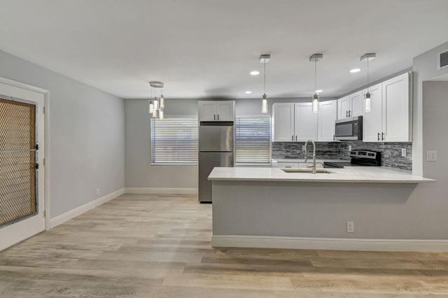 909 S Flanders S, Delray Beach, FL 33484