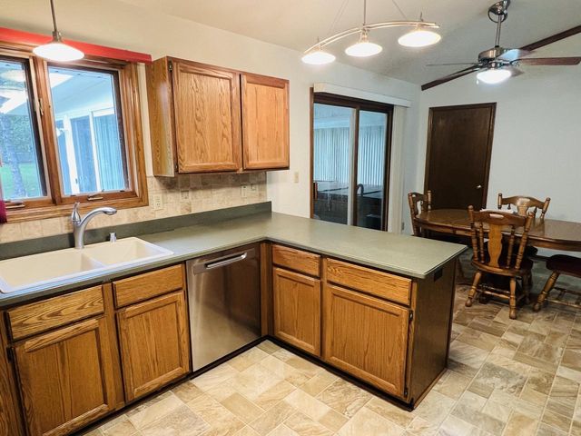 8815 S Castle COURT, Franklin, WI 53132