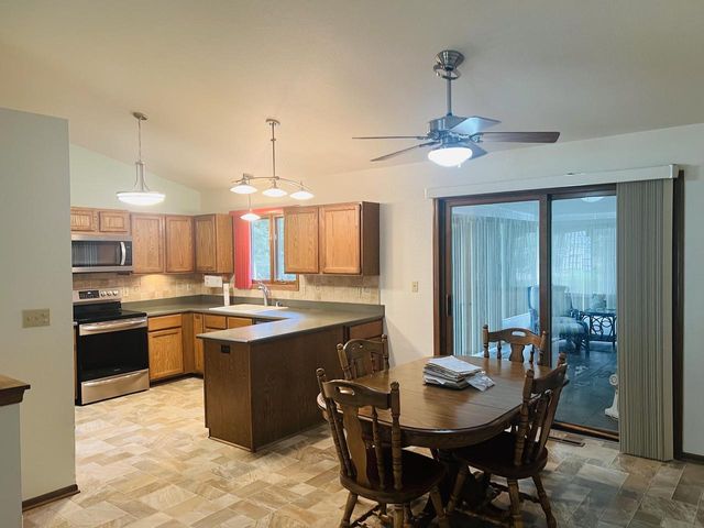 8815 S Castle COURT, Franklin, WI 53132