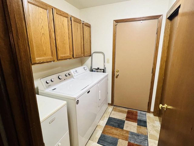 8815 S Castle COURT, Franklin, WI 53132