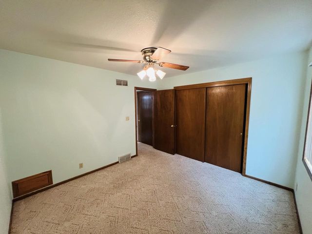 8815 S Castle COURT, Franklin, WI 53132