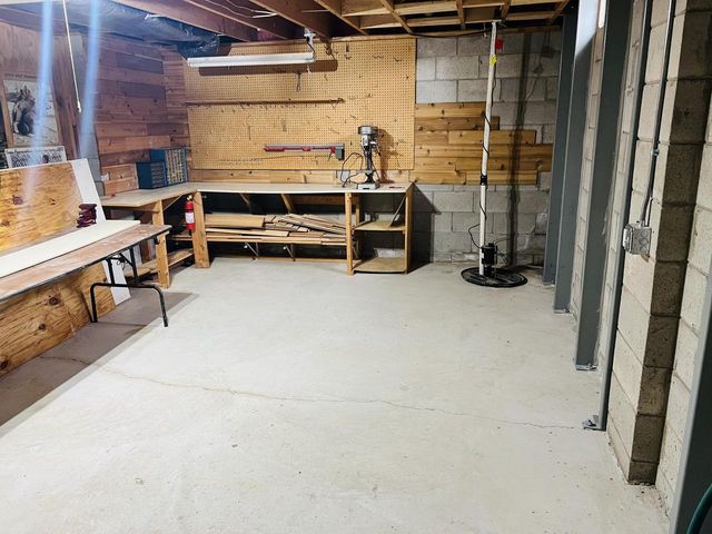 8815 S Castle COURT, Franklin, WI 53132