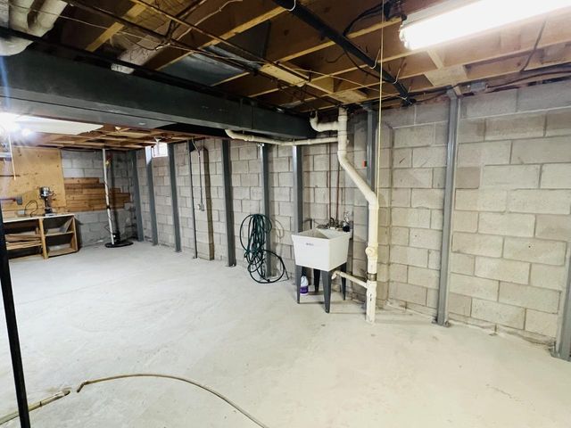 8815 S Castle COURT, Franklin, WI 53132