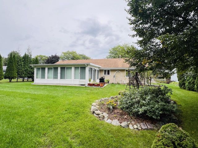8815 S Castle COURT, Franklin, WI 53132