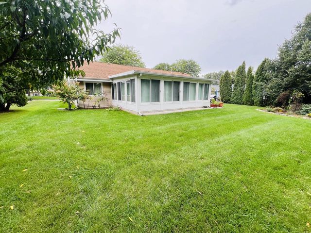 8815 S Castle COURT, Franklin, WI 53132
