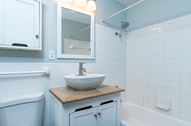 2446 Aldrich Avenue S 105, Minneapolis, MN 55405