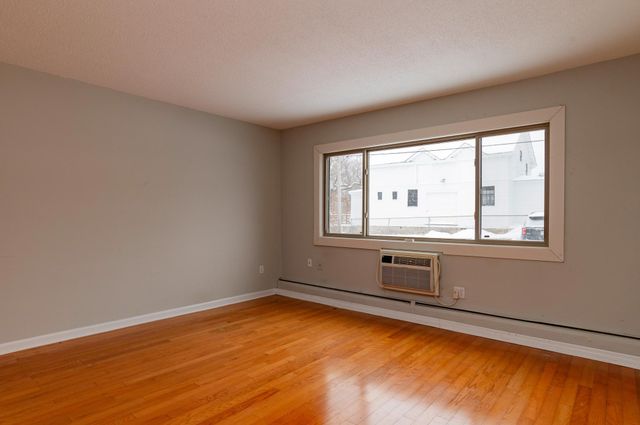 2446 Aldrich Avenue S 105, Minneapolis, MN 55405