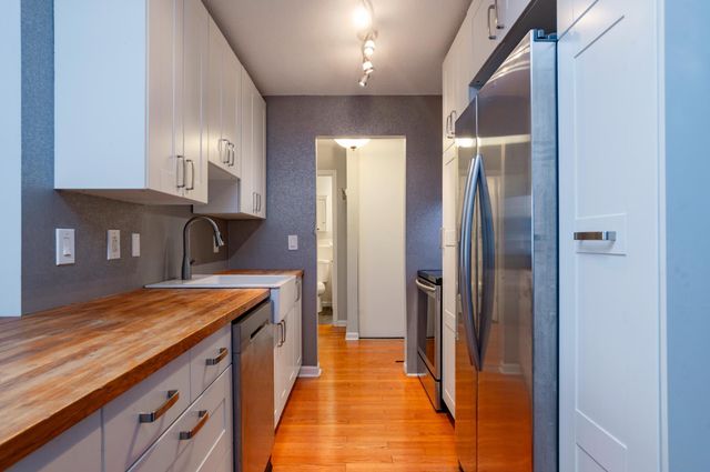 2446 Aldrich Avenue S 105, Minneapolis, MN 55405