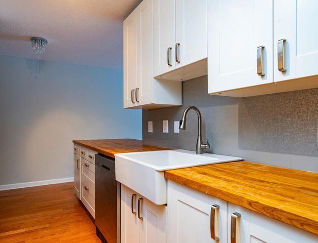 2446 Aldrich Avenue S 105, Minneapolis, MN 55405