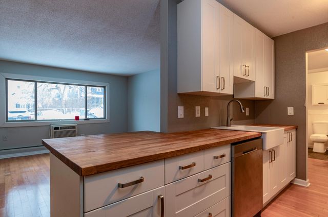 2446 Aldrich Avenue S 105, Minneapolis, MN 55405