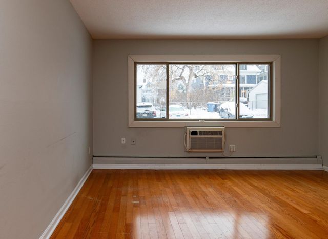 2446 Aldrich Avenue S 105, Minneapolis, MN 55405