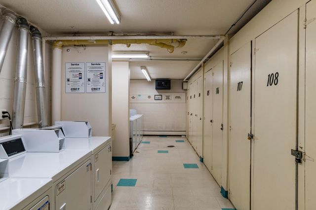 2446 Aldrich Avenue S 105, Minneapolis, MN 55405