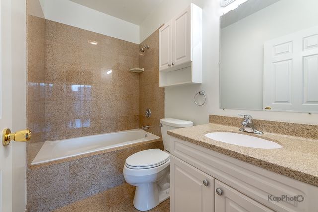 2705 W Congress Parkway, Chicago, IL 60612