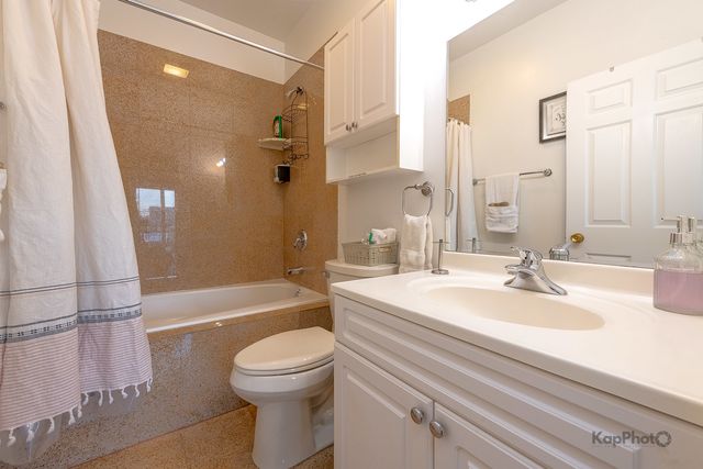 2705 W Congress Parkway, Chicago, IL 60612