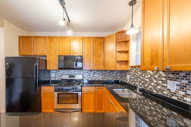 2705 W Congress Parkway, Chicago, IL 60612