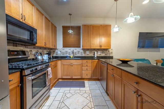 2705 W Congress Parkway, Chicago, IL 60612