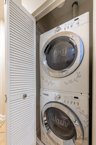 2705 W Congress Parkway, Chicago, IL 60612