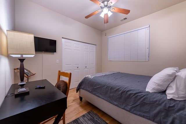 2705 W Congress Parkway, Chicago, IL 60612