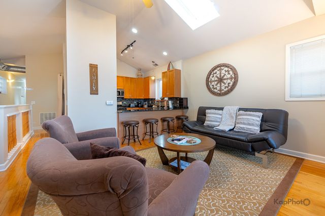 2705 W Congress Parkway, Chicago, IL 60612