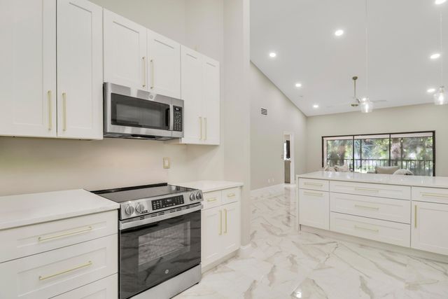 1143 Duncan Circle 202, Palm Beach Gardens, FL 33418