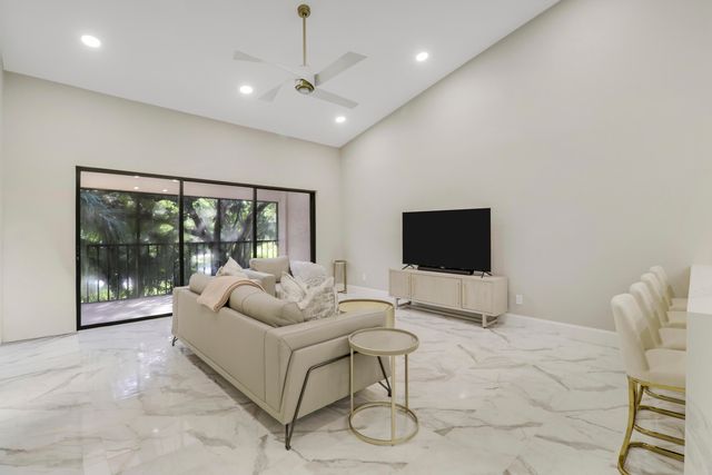 1143 Duncan Circle 202, Palm Beach Gardens, FL 33418
