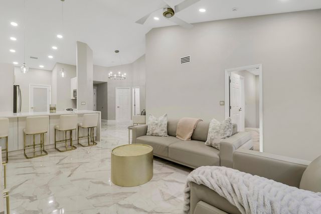 1143 Duncan Circle 202, Palm Beach Gardens, FL 33418