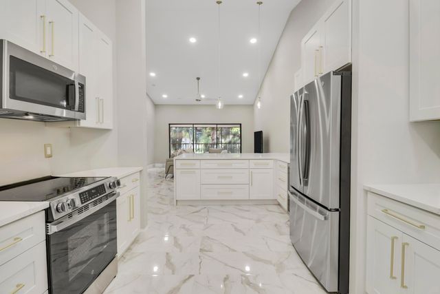 1143 Duncan Circle 202, Palm Beach Gardens, FL 33418
