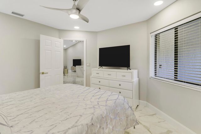 1143 Duncan Circle 202, Palm Beach Gardens, FL 33418