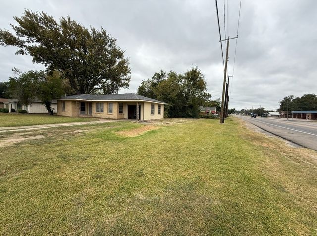 200 Victory Street, Bonham, TX 75418