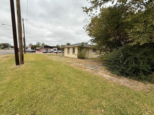 200 Victory Street, Bonham, TX 75418