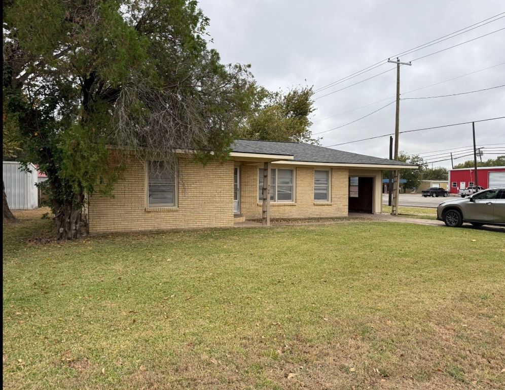 200 Victory Street, Bonham, TX 75418