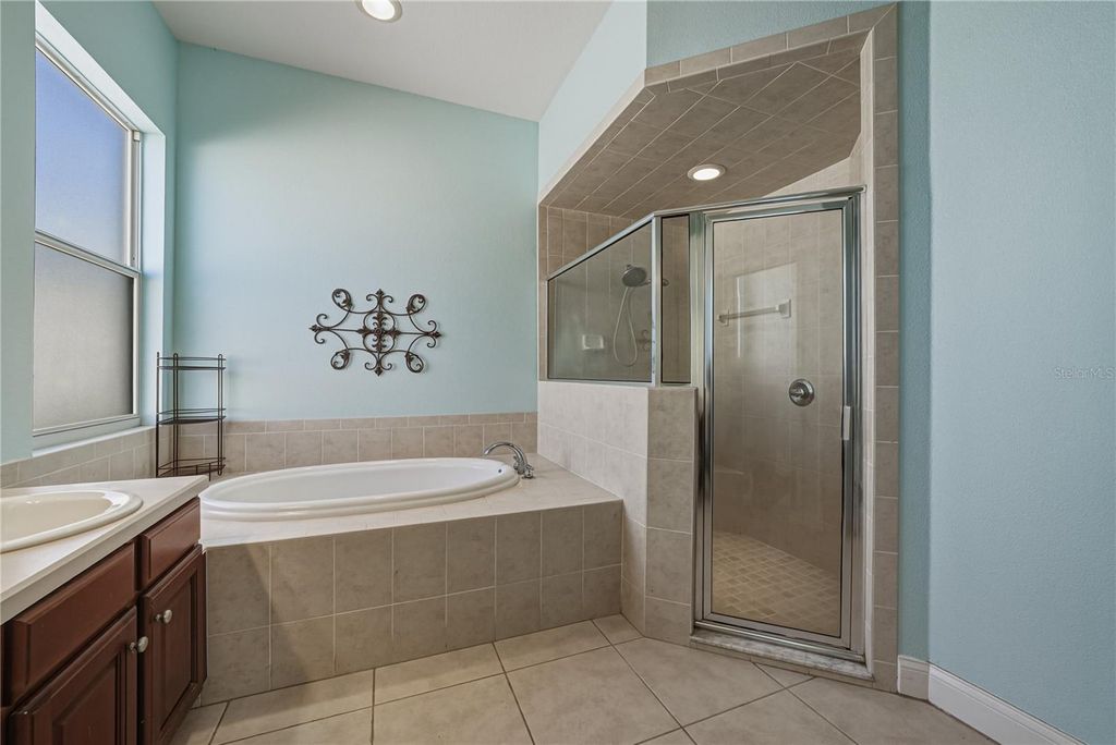 Image 37 of property listing at 1823 ROCKY POINTE DRIVE, Lakeland, FL 33813