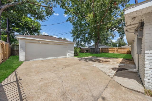 5430 Yarwell Drive, Houston, TX 77096