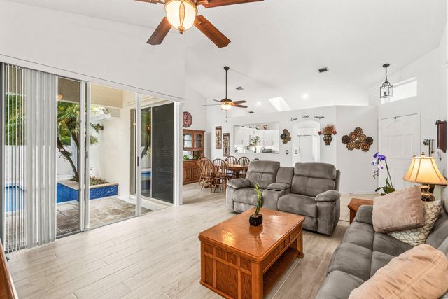 25 Wyndham Lane, Palm Beach Gardens, FL 33418