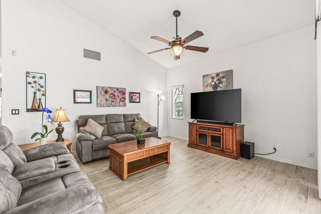 25 Wyndham Lane, Palm Beach Gardens, FL 33418