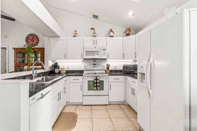 25 Wyndham Lane, Palm Beach Gardens, FL 33418