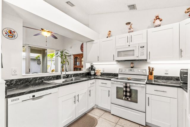 25 Wyndham Lane, Palm Beach Gardens, FL 33418