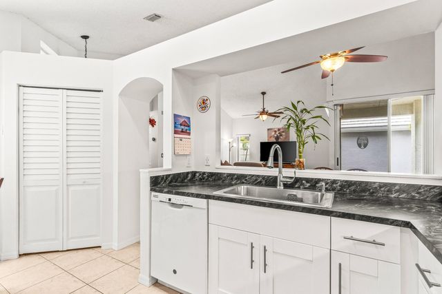 25 Wyndham Lane, Palm Beach Gardens, FL 33418