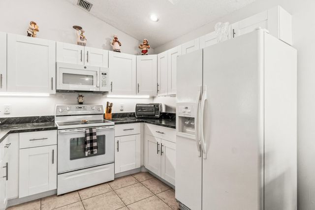 25 Wyndham Lane, Palm Beach Gardens, FL 33418