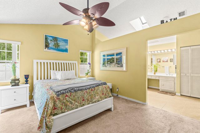 25 Wyndham Lane, Palm Beach Gardens, FL 33418