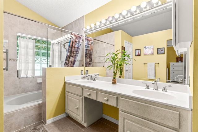 25 Wyndham Lane, Palm Beach Gardens, FL 33418