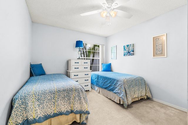 25 Wyndham Lane, Palm Beach Gardens, FL 33418