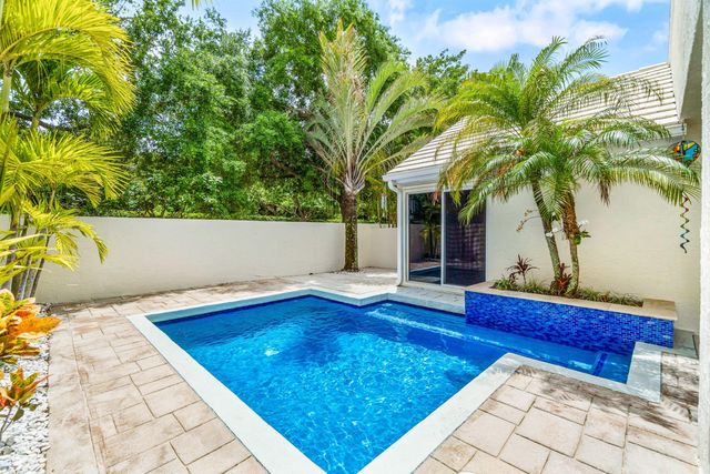 25 Wyndham Lane, Palm Beach Gardens, FL 33418