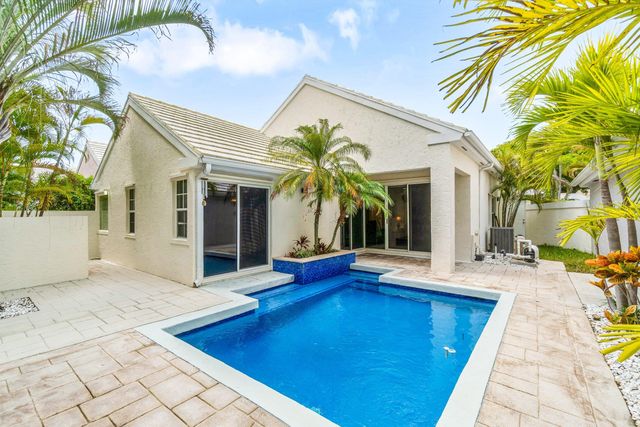 25 Wyndham Lane, Palm Beach Gardens, FL 33418