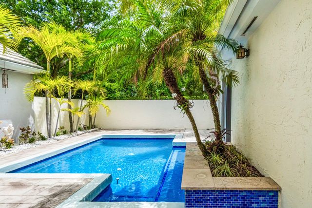 25 Wyndham Lane, Palm Beach Gardens, FL 33418