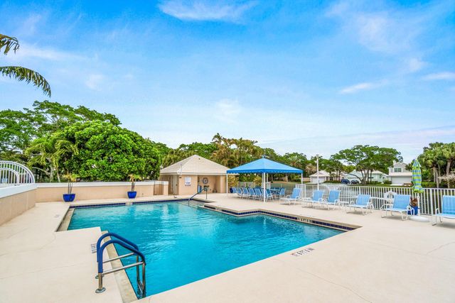 25 Wyndham Lane, Palm Beach Gardens, FL 33418