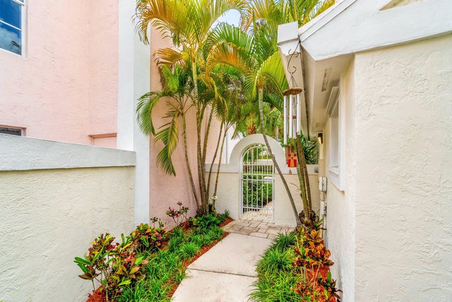 25 Wyndham Lane, Palm Beach Gardens, FL 33418